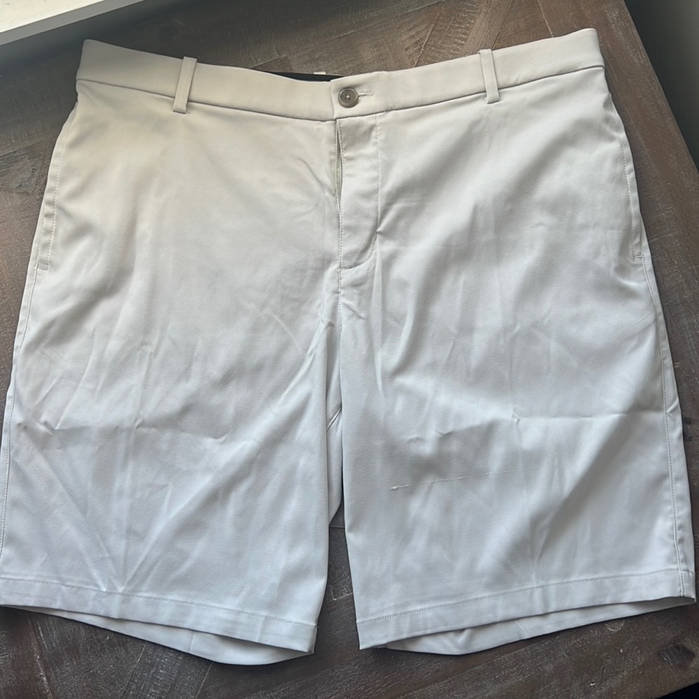 MENS NIKE DRI FIT KHAKI SHORTS